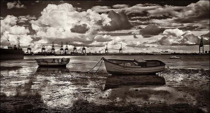 Boats view towards Felixstowe by Barry Freeman.jpg
